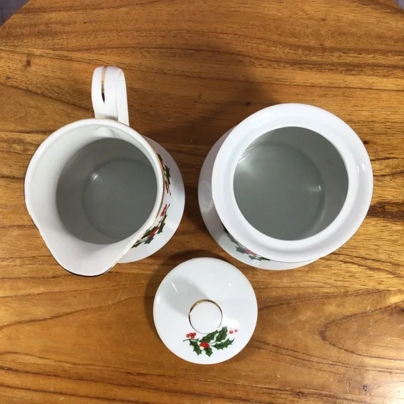Porcelain Holly Berry Covered Sugar and Creamer Set - Made in Japan - Picture 7 of 7